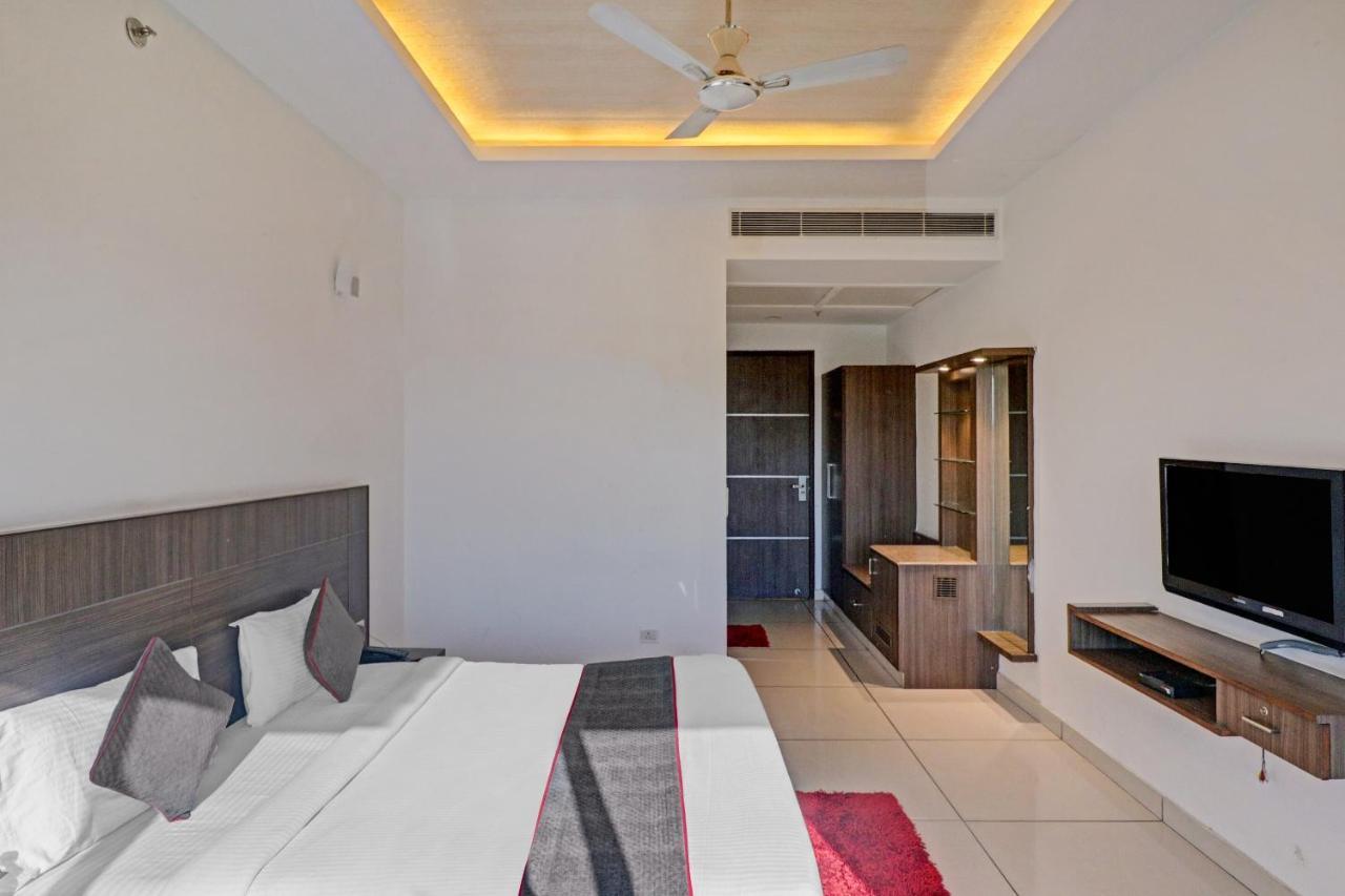 Oyo Townhouse 484 Sanskriti Hotell Delhi  Eksteriør bilde