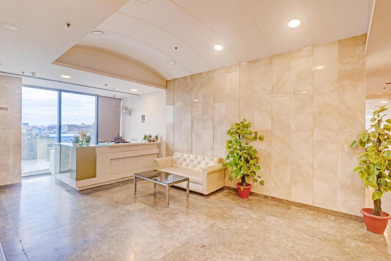 Oyo Townhouse 484 Sanskriti Hotell Delhi  Eksteriør bilde