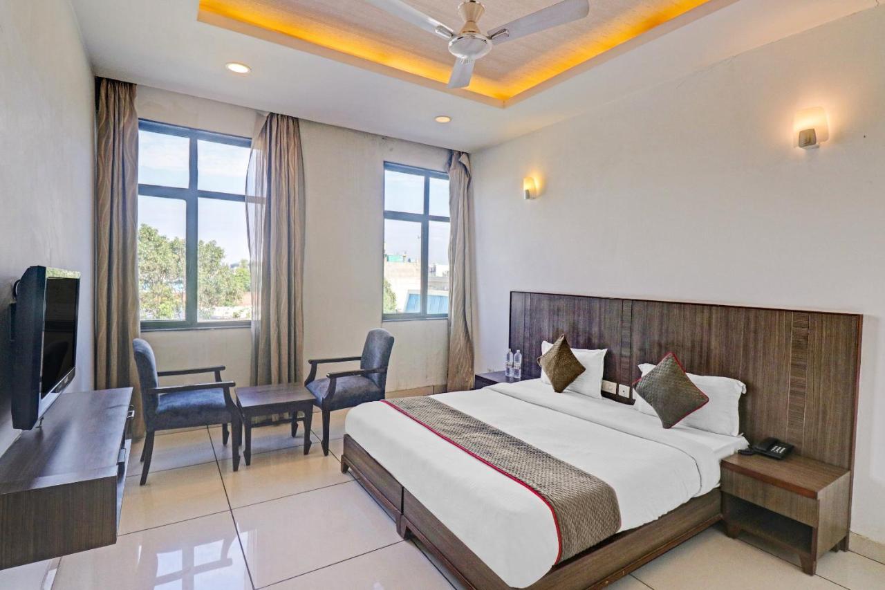 Oyo Townhouse 484 Sanskriti Hotell Delhi  Eksteriør bilde